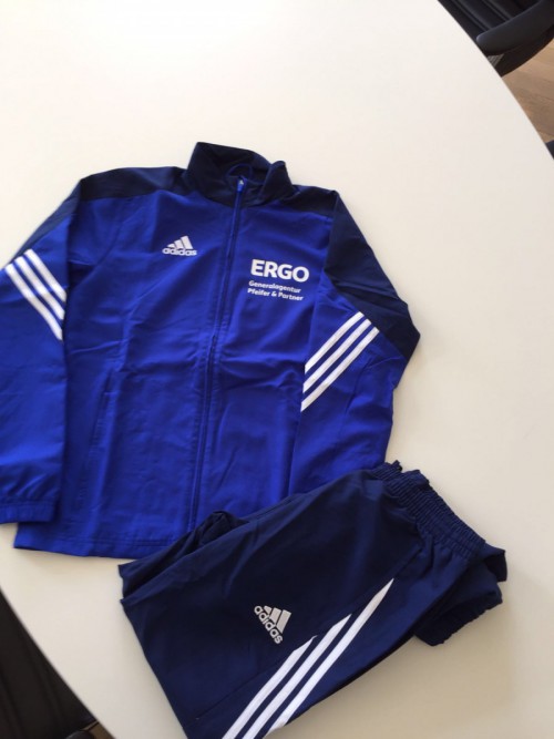 Neue Präsentationsanzüge für 1. und 2. Männer