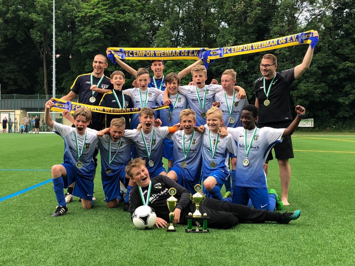 So seh`n Sieger aus... D1-Junioren krönen ihre Saison