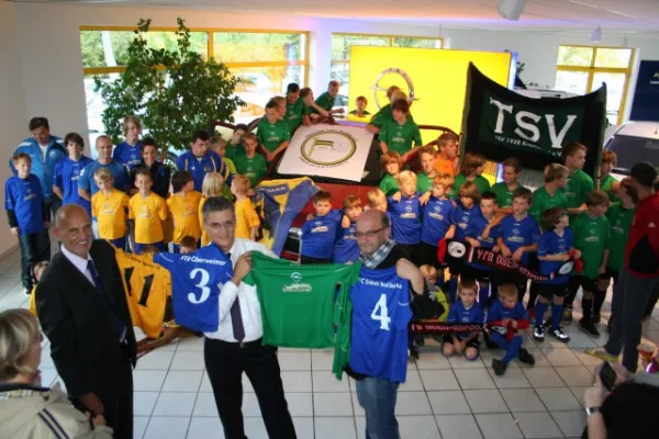 F1-Junioren - Trikotübergabe im AH Schinner