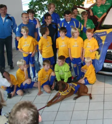 F1-Junioren - Trikotübergabe im AH Schinner